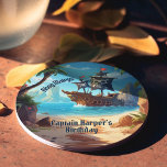 Piratenschiff zum Geburtstag Runder Pappuntersetzer<br><div class="desc">Ahoy da, Party-Planer Mini-Seeleute! 🏴 ‍ Was ist ein Piratenbash ohne die richtige Ausrüstung? Holen Sie sich Ihre Hände auf diese arr-some Pirate Island Ship Birthday Paper Untersetzer! Verziert mit einer bemalten Paradiesinsel 'n' einer gallanten Piratenschiff-Sailin' auf azurblauen Gewässern, sind diese Untersetzer der Schatz, den ihr nach dem Keepin' euren...</div>