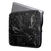 Pisces Constellation Map Hevelius 1690 auf Schwarz Laptopschutzhülle (Vorderseite Links)