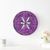 Pisces Zodiac auf Fuchsia Pink Digital Camouflage Große Wanduhr (Zuhause)