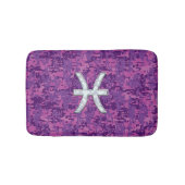 Pisces Zodiac Sign auf Fuchsia Pink Digital Camouf Badematte (Vorderseite)