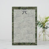 Pisces Zodiac Sign auf Woodland Green Digital Camo Briefpapier (Stehend Vorderseite)