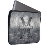 Pisces Zodiac Symbol in Grunge Steel Print Laptopschutzhülle (Vorne Rechts)