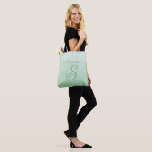 Pistachio Gray stilvolle rustikale Monogramm Tasche (Am Model)