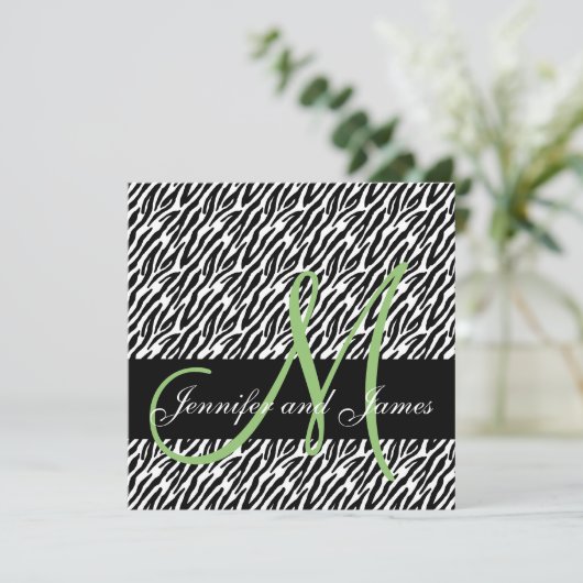 Pistachio Monogram Zebra Einladung zur Hochzeit (Stehend Vorderseite)