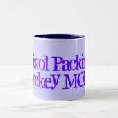 Pistole Packin Hockey-Mama! Zweifarbige Tasse (Mittel)