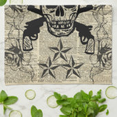 Pistolenheld, glücklicher Schädel, Gewehre, Rosen, Geschirrtuch (Gefaltet)