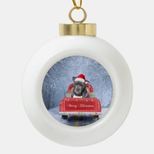 Pit Bull Dog in Snow sitzend im Weihnachtswagen Keramik Kugel-Ornament
