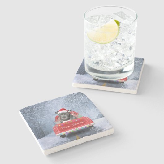 Pit Bull Dog in Snow sitzend im Weihnachtswagen Steinuntersetzer (Seitenansicht)