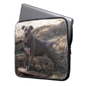Pitbuli mit Skateboard Laptop-Sieb Laptopschutzhülle (Vorderseite Links)