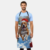 Pitbull Hund läuft im Schnee mit Weihnachtshut Schürze (Getragen)