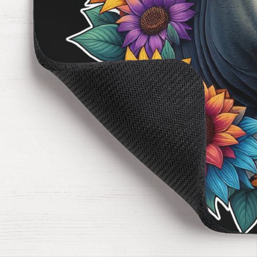 Pitbull Hund umgeben von blühenden Sonnenblumen Mousepad (Ecke)