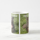 Pitbull im Gras Kaffeetasse (Mittel)