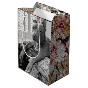 Pitbull mit Blumen Fotografie Mittlere Geschenktüte