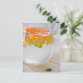 Pitcher mit Wasser und Früchten Postkarte (Stehend Vorderseite)