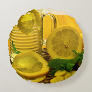 Pitcher von Lemon Tea Rundes Kissen