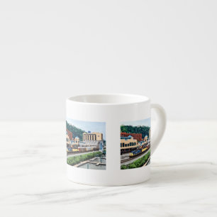 Pittsburgh PA - Zug, der durch Bahnhofsplatz geht Espressotasse