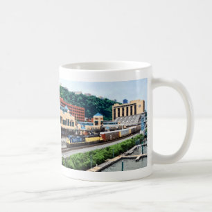 Pittsburgh PA - Zug, der durch Bahnhofsplatz geht Kaffeetasse