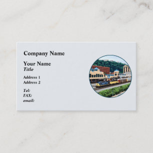 Pittsburgh PA - Zug fährt an Station Square vorbei Visitenkarte