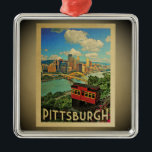Pittsburgh Pennsylvania Ornament Vintage<br><div class="desc">Ein cooles Vintages Ornament im Pittsburgh-Stil mit dem Duquesne Incline und der Stadt Pittsburgh mit Brücke und Fluss darunter. Dank Hannafords Foto als Basis: https://flic.kr/p/6RNLhF</div>