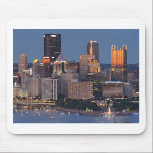 Pittsburgh-Skyline an der Dämmerung Mousepad