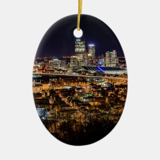 Pittsburgh-Skyline nachts Keramik Ornament (Vorne)