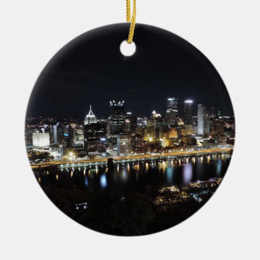 Pittsburgh-Skyline nachts vom Berg Washington Keramikornament (Vorne)