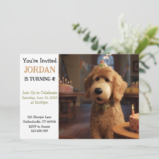 Pixar Style Goldendoodle zum Geburtstag Einladung (Stehend Vorderseite)