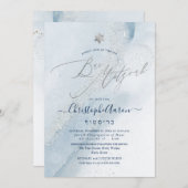 PixDezines Alcohol+Ink Dusty Blue Silver Mitzvah Einladung (Vorne/Hinten)