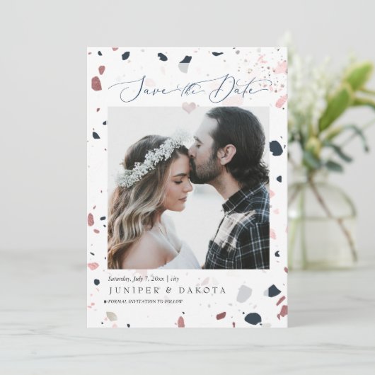 PixDezines Blue Blush Terrazzo, Foto Rett Datum Einladung (Stehend Vorderseite)