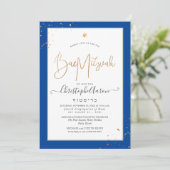 PixDezines Classic DIY Blue+Gold Bar Mitzvah Einladung (Stehend Vorderseite)