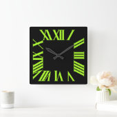 PixDezines Fluorescent Lime Green Roman Numeros Quadratische Wanduhr (Zuhause)