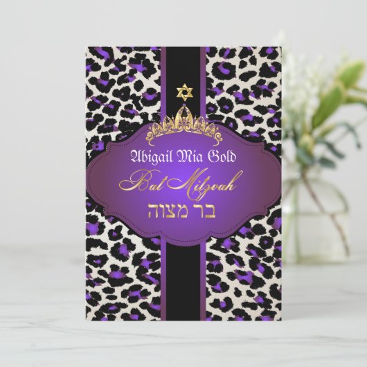 PixDezines Lila Leopard+tiara/Fledermausmitzvah Einladung (Stehend Vorderseite)