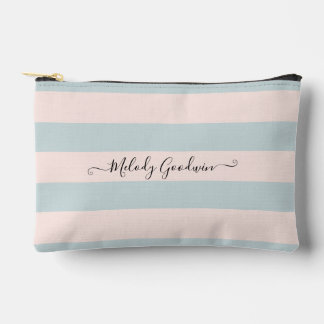 PixDezines Monogram Cabana Streifen Rosa Blau Zubehörtasche