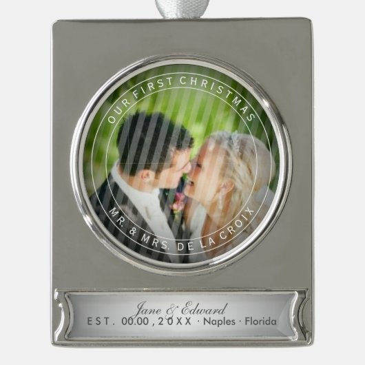 PixDezines Mr. & Mrs. First Christmas Wedding Foto Banner-Ornament Silber (Vorderseite)