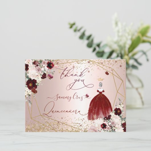 PixDezines Quinceanera Burgundy Gown Vielen Dank i Einladung (Stehend Vorderseite)