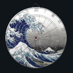PixDezines Vintag, Great Wave, Hokusai 葛 飾 北 斎 の 神 Dartscheibe<br><div class="desc">Pix Dezinves Vintag von japanischer Kunst. Die Große Welle von Kanagawa ist eine der weltweit am meisten gesehenen.  Der Künstler,  Hokusai,  1832 (Edo-Periode).   Darstellung Okinami als die großen Wellen,  NICHT Tsunami.
 
ABl. Alle Rechte vorbehalten.</div>