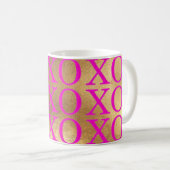 PixDezines XOXO Hot-Pink/Imitate Gold/Farbtöne Kaffeetasse (VorderseiteRechts)
