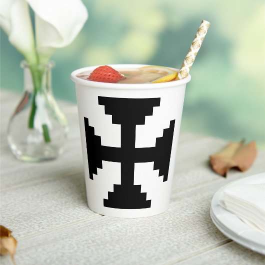 Pixel Art Black Cross Symbol Pappbecher