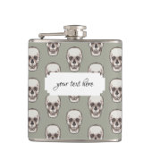 Pixel Art Gothic Spooky Skull Muster Flachmann (Vorderseite)