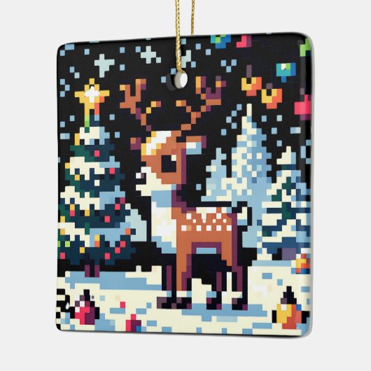 Pixel Art Reindeer in Schneehocht Keramikornament (Links)