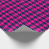 Pixel Buffalo Karo Plaid in Rosa & Navy Geschenkpapier (Ecke)