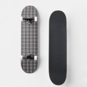 Pixel kariert im Grau mit rotem Streifen Skateboard (Vorderseite)