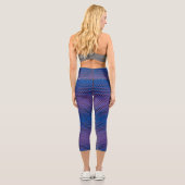 Pixel Muster 09.BBLK.w Lila BG Capri Leggings (Rückseite)