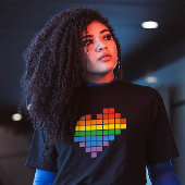 Pixel Pride Heart T-Shirt: Liebe in Pixel T-Shirt