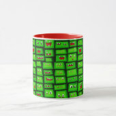 Pixelated Green Faces Pattern Tasse (Zentrum)