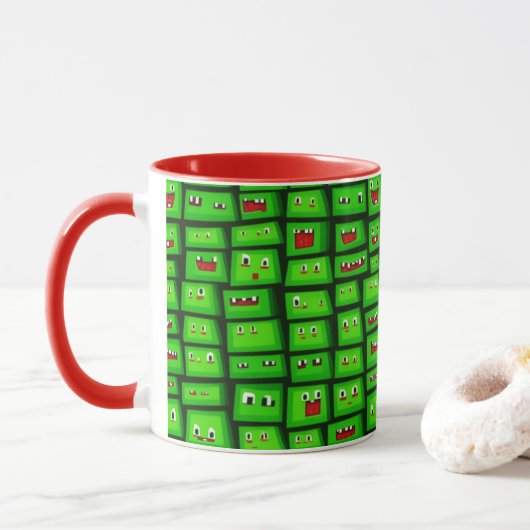 Pixelated Green Faces Pattern Tasse (Mit Donut)