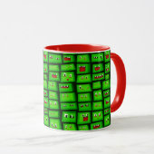 Pixelated Green Faces Pattern Tasse (VorderseiteRechts)