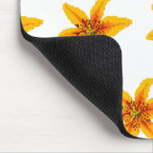 Pixelige gelbe Lilienblume Mousepad (Ecke)