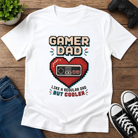 Pixeliger Vater mit Pixelherz und Retro-Controller T-Shirt