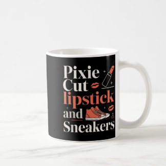 Pixie-Schnitt Lippenstift und Sneaker Kurzhaarfris Kaffeetasse
